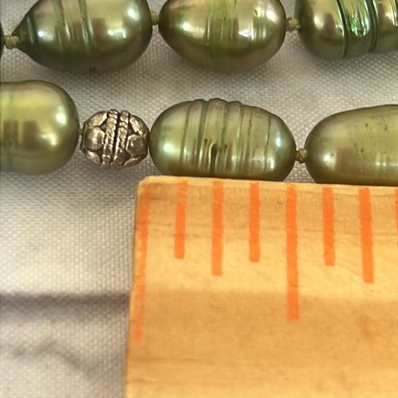 3 Strand vintage pearl green necklace STUNNING! - Picture 9 of 10